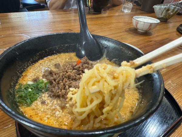 「担々麺+半ライス980円」@豆でっぽうの写真