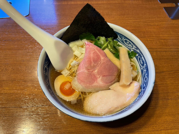 「煮干しそば（白醤油）」@寿製麺よしかわ 川越店の写真