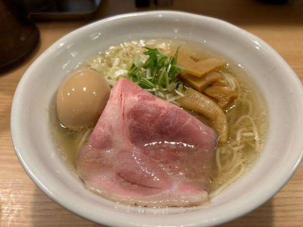 「鶏だし塩味玉ラーメン970円」@RAMEN 火影 produced by 麺処 ほん田の写真