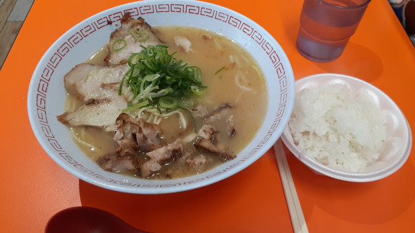 「ラーメン800円」@金龍ラーメン 難波千日前店の写真