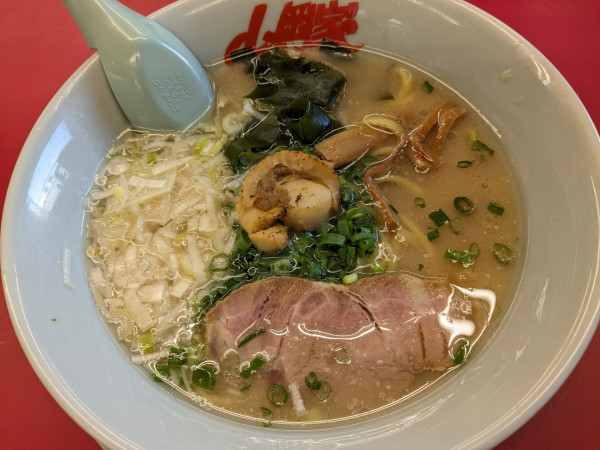 「ホタテ塩とんこつラーメン」@山岡家 狭山店の写真