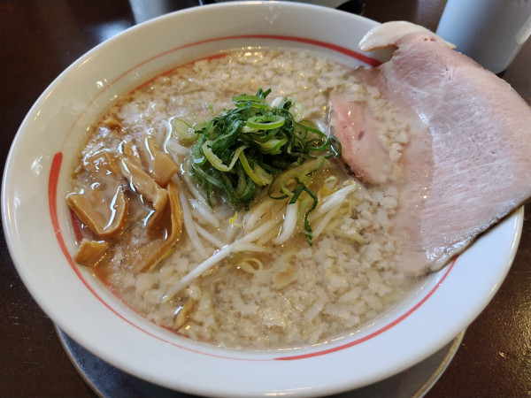 「背脂らあめん　：味 濃いめ、背脂 ギタギタ、ニンニク 多め」@豊潤らあめん  三代目 紀守の写真