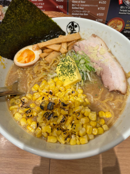 「焼とうきびラーメン」@らーめん空 新千歳空港店の写真
