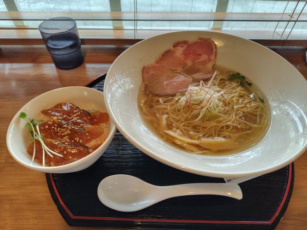 「塩そばと鯛漬け丼セット」@塩そば専門店 麺屋ギャオスの写真