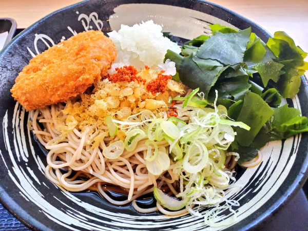 「朝そば・鬼おろし・冷・わかめ変更＋コロッケ」@ゆで太郎 長者町店の写真