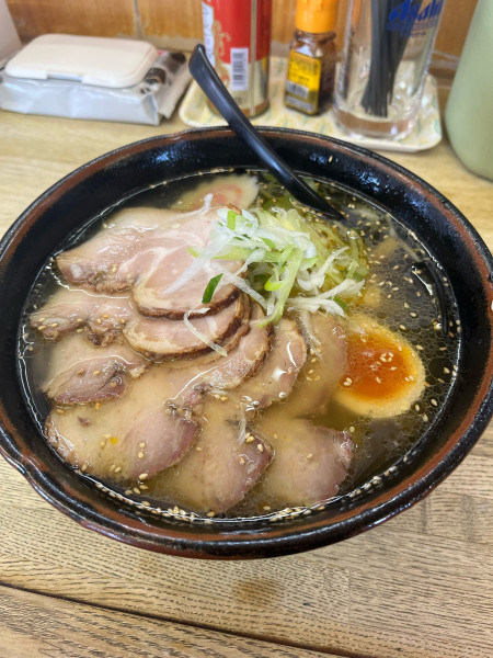 「特製焼豚麺(塩  太麺)1200円＋大盛り200円」@神川塩らーめん 桃太郎の写真