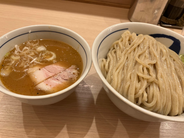 「特製濃厚つけ麺大盛り（1470円）」@つじ田 池袋西口店の写真