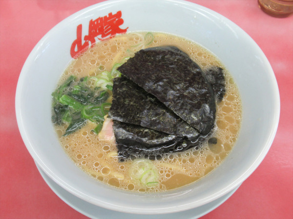 「醤油ラーメン（690円）」@ラーメン山岡家 瑞穂店の写真