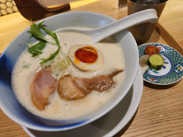 「泡鶏白湯ラーメン」@鶏白湯そば 鴛鴦の写真