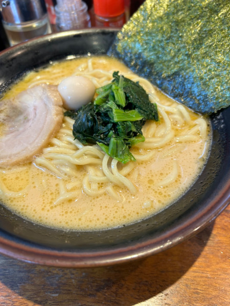 「醤油らーめん　ライス」@横浜家系ラーメン たくみ家 桜土浦インター店の写真