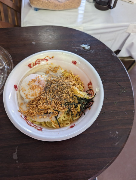 「駒場まぜそば」@グリーンパル 埼玉スタジアム2002内売店の写真