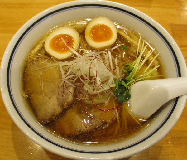 「熟成くろおびラーメン（醤油）1300円」@利尻昆布ラーメン くろおび 六本木店の写真