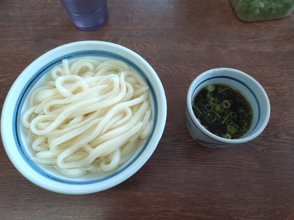 「釜あげうどん（温）小420円」@長田うどんの写真