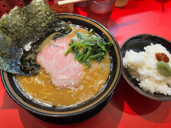 「ラーメン¥850（ライス無料）」@王道家直伝 家系ラーメン 本ごう家王道乃印の写真