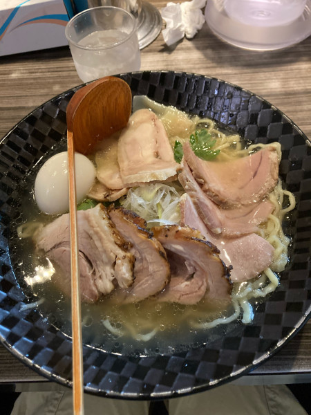 「チャーシュー三昧塩らー麺¥1,350＋味玉¥100」@厚木本丸亭の写真