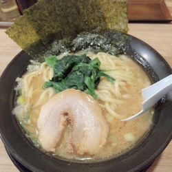 醤油とんこつラーメン