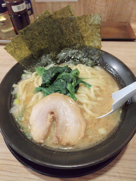 「醤油とんこつラーメン」@横浜家系ラーメン 武骨家 水戸エクセル南店の写真