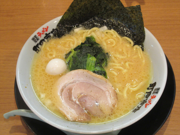 「ラーメン(880円)」@町田商店 東村山店の写真