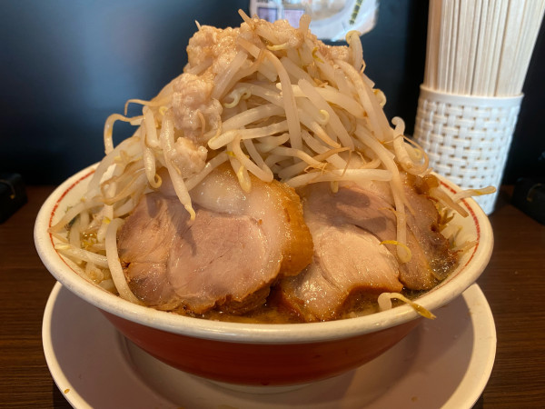 「ラーメン　中」@ダントツラーメン 岡山一番店の写真