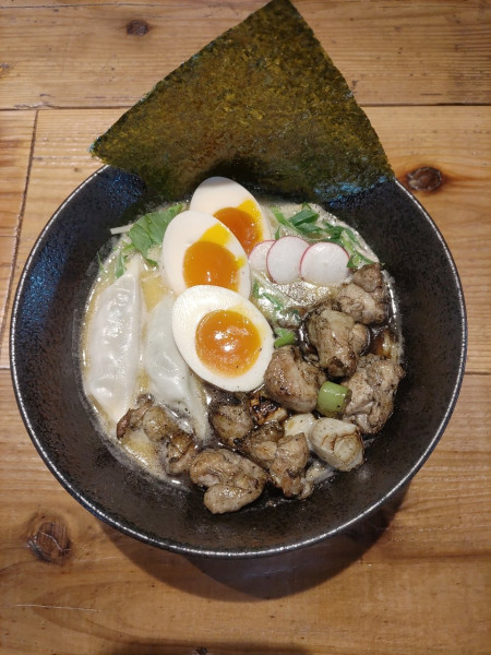 「特製炭焼鶏そば+炭餃子+味玉」@鶏そば炭や 常総店の写真