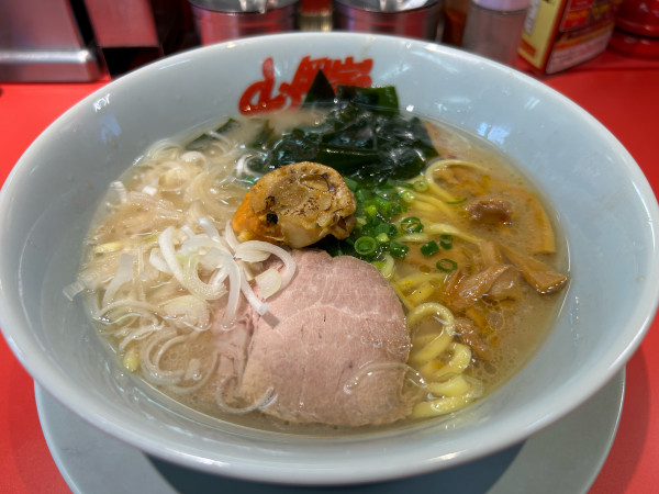 「【期間限定】ホタテ塩とんこつ960円」@ラーメン山岡家 水戸城南店の写真