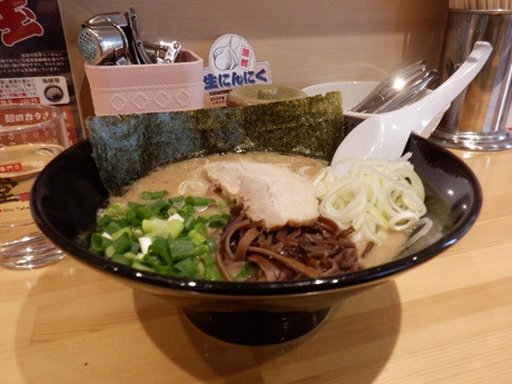 「茨城豚骨ノーマル　まる」@茨城豚骨 美しょうの写真