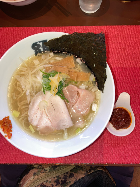 「『柚子塩らぁ麺』（塩・シビカラ醤付）」@牟岐縄屋の写真