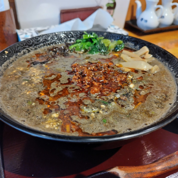 「黒ごま担々麺　950円」@うしまる担々麺倶楽部の写真