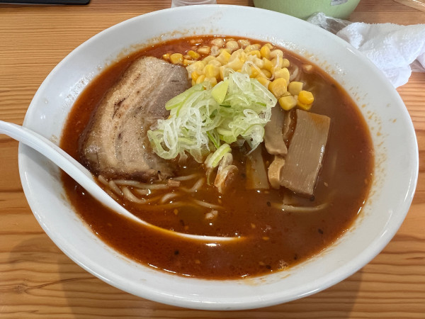 「辛味噌らーめん　1000円+大盛り100円」@よなやの写真