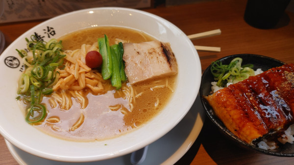 「濃厚 醤油らぁ麺・うなぎ丼 ￥880」@らぁ麺 善治 日吉店の写真