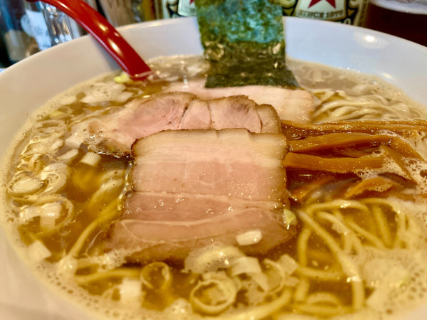 「サッポロ赤星２本＋おつまみ和えそば→ 淡麗白醤油そば」@中華そば 東京ぐれっちの写真