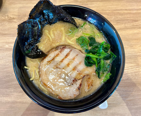 「チャーシュー家系ラーメン(900¥)」@横浜家系ラーメン 歌麿の写真