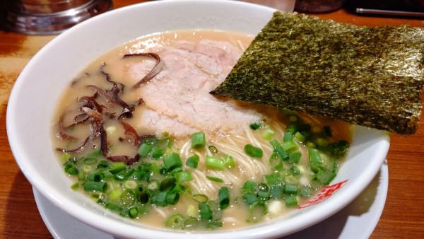 「らーめん＋替玉」@九州ラーメン つばめ軒の写真