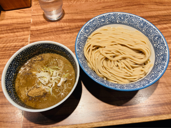 「【限定】濃厚煮干し鶏白湯つけ麺(大)」@ラーメン燈郎の写真