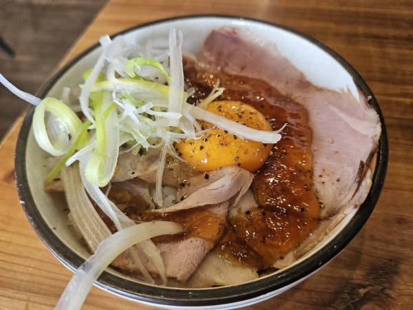 「レアチャー丼」@古民家らぁめん銀水の写真