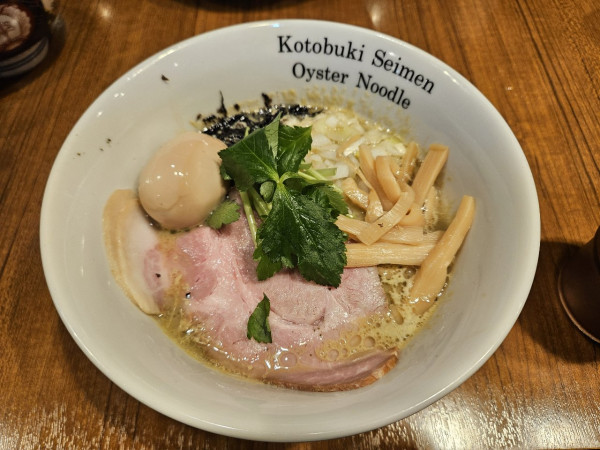 「濃厚牡蠣そば」@寿製麺よしかわ 川越店の写真