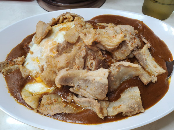 「スタミナ・焼・5倍」@スタミナカレーの店 バーグ 弥生町店の写真