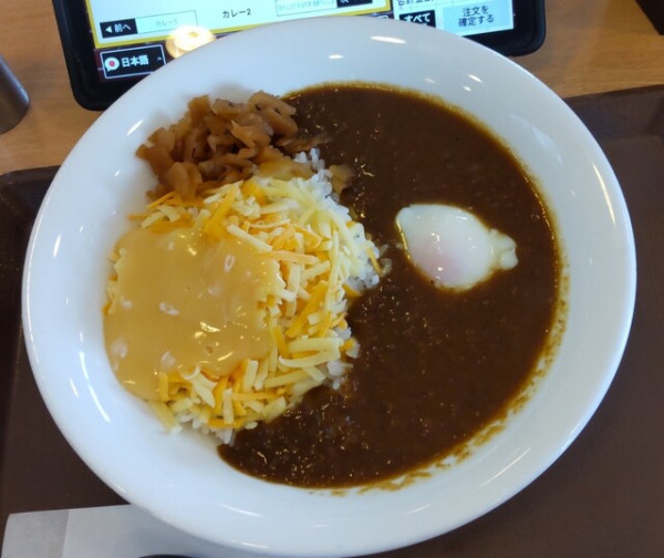 「チーズおんたまカレー750円」@すき家 287号長井店の写真
