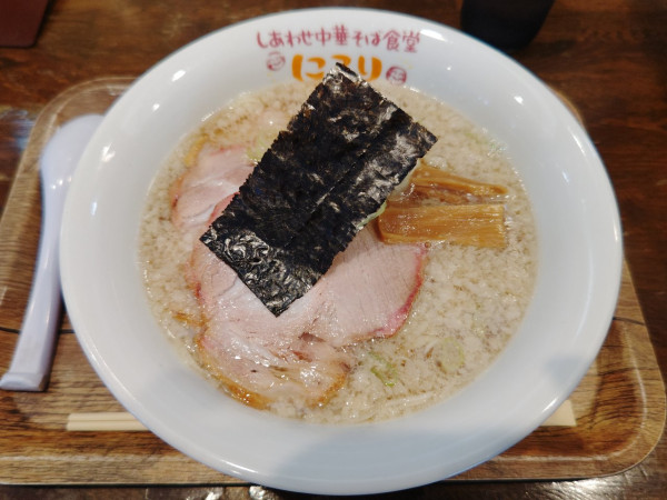 「背脂中華そば」@しあわせ中華そば食堂 にこりの写真