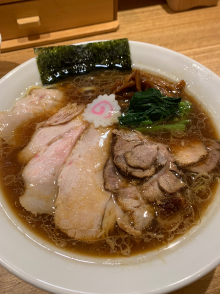 「醤油半チャーシュー麺大盛」@長岡食堂 横浜西口店の写真
