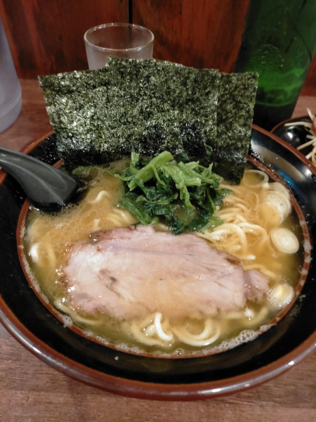 「ラーメン+つまみネギチャーシュー+ハードラン」@横浜家系 まるに家の写真