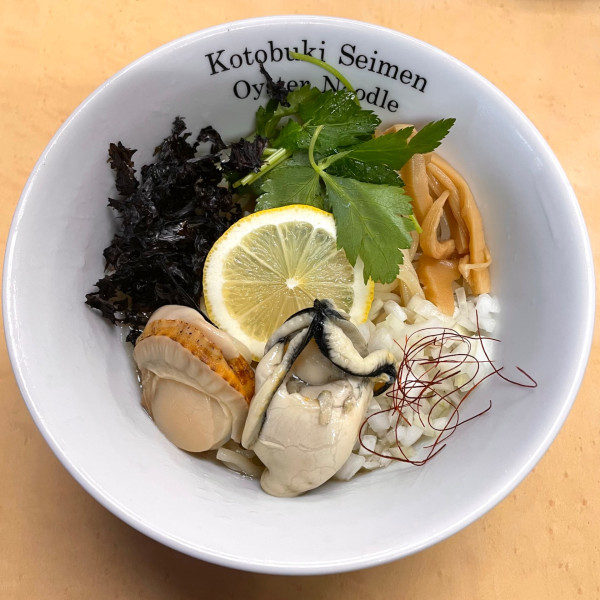 「【限定】広島県産大粒牡蠣とホタテの冷やしまぜそば」@中華そば よしかわの写真
