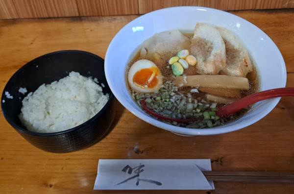 「醬油ラーメン850円＋無料ミニライス」@つるまるの写真