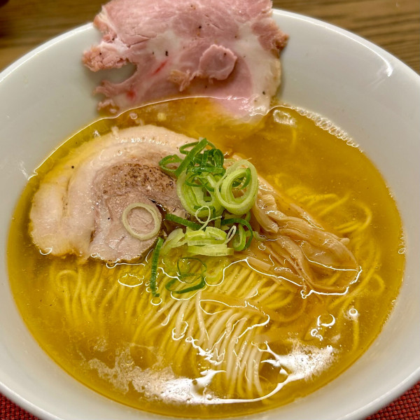 「鶏清湯・塩らぁ麺」@麺LOUISの写真