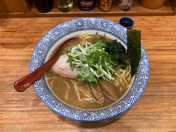 「芳醇あごだし醤油らーめん」@赤坂麺処 友の写真