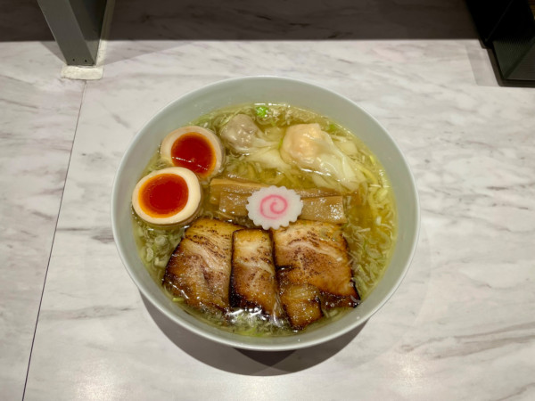 「煮卵中華そば白ワンタン肉海老各1」@Ramen  KURUMUの写真