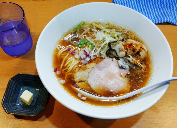 「牡蠣らーめん(1,300円)」@中華そば 円月の写真