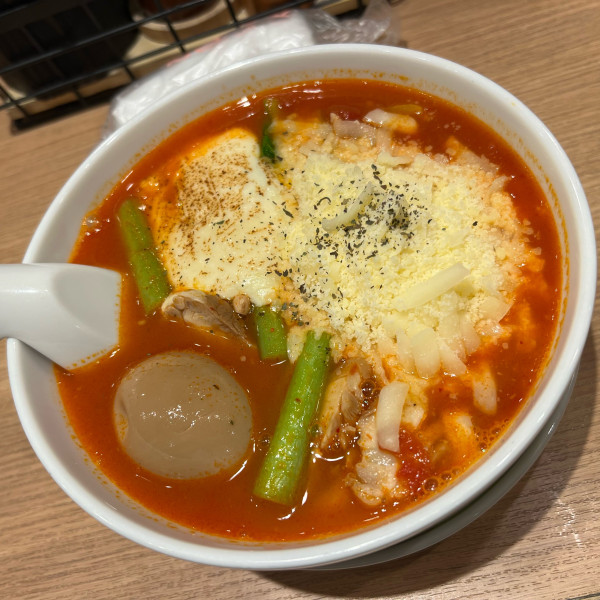 「太陽のダブルチーズラーメン＋味玉」@太陽のトマト麺withチーズ 新宿ミロード店の写真