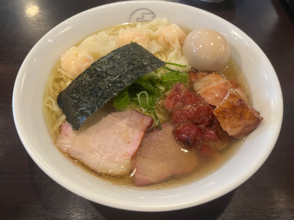 「白だしエビワンタンハーフ平打大盛味玉切落とし焼豚」@八雲の写真