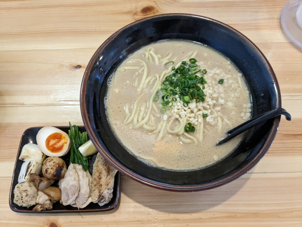 「特製鳥膳ラーメン」@麺屋鳥膳の写真